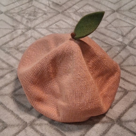Other - Peach Knit Beret with Leaf Accent